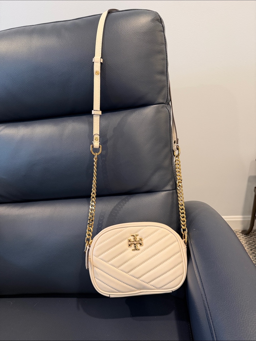 Tory Burch KIRA CHEVRON CAMERA BAG. Like New! - Picture 10 of 11